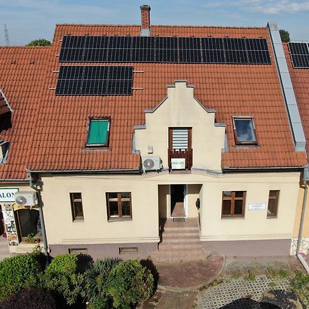 Highway House Hotel Kecskemét Eksteriør billede