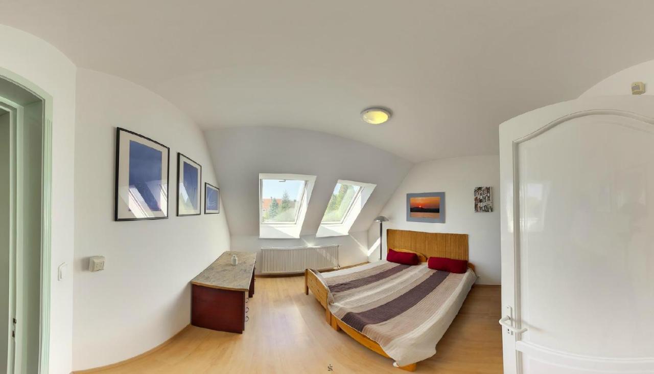 Highway House Hotel Kecskemét Eksteriør billede