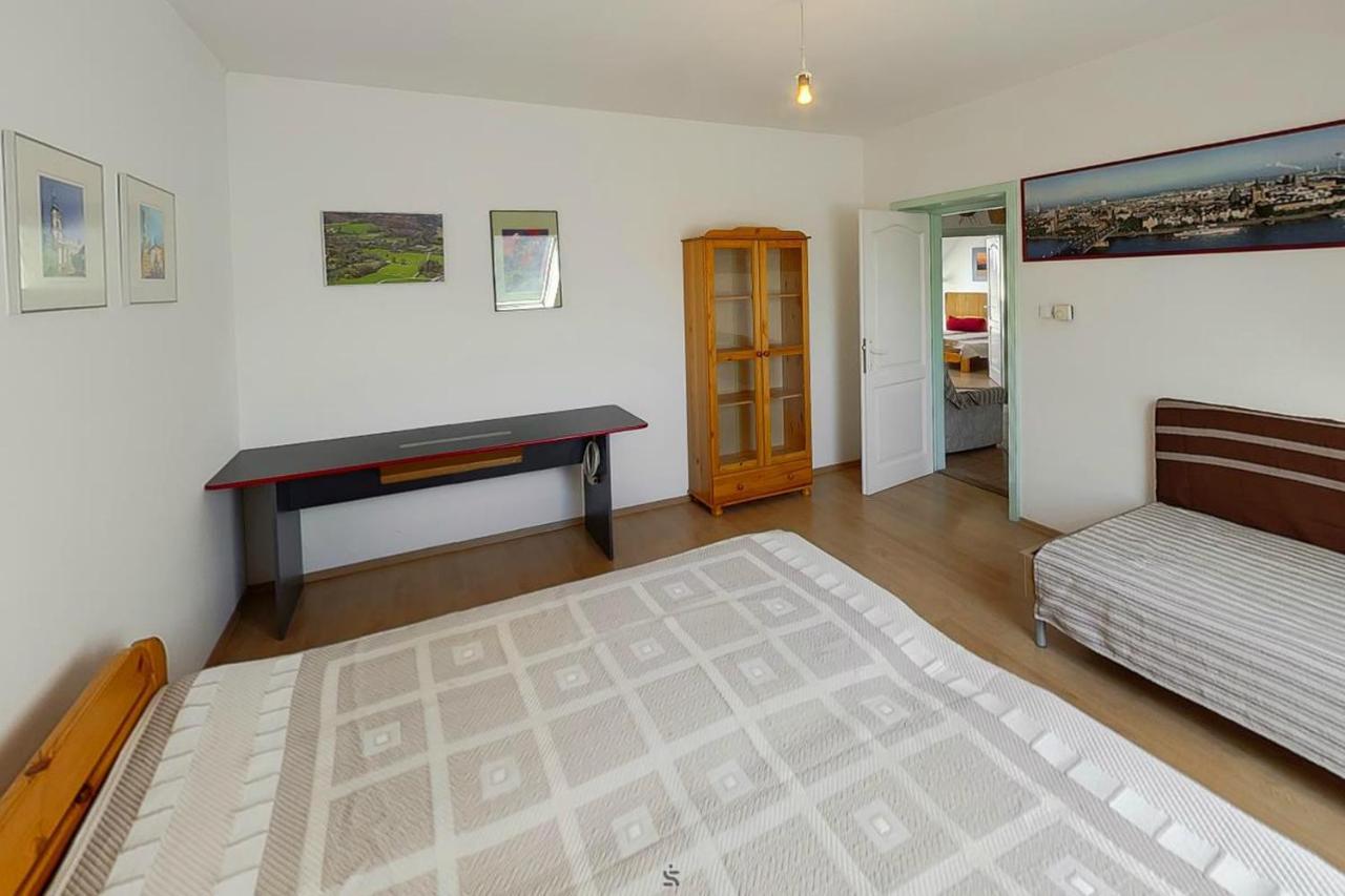 Highway House Hotel Kecskemét Eksteriør billede
