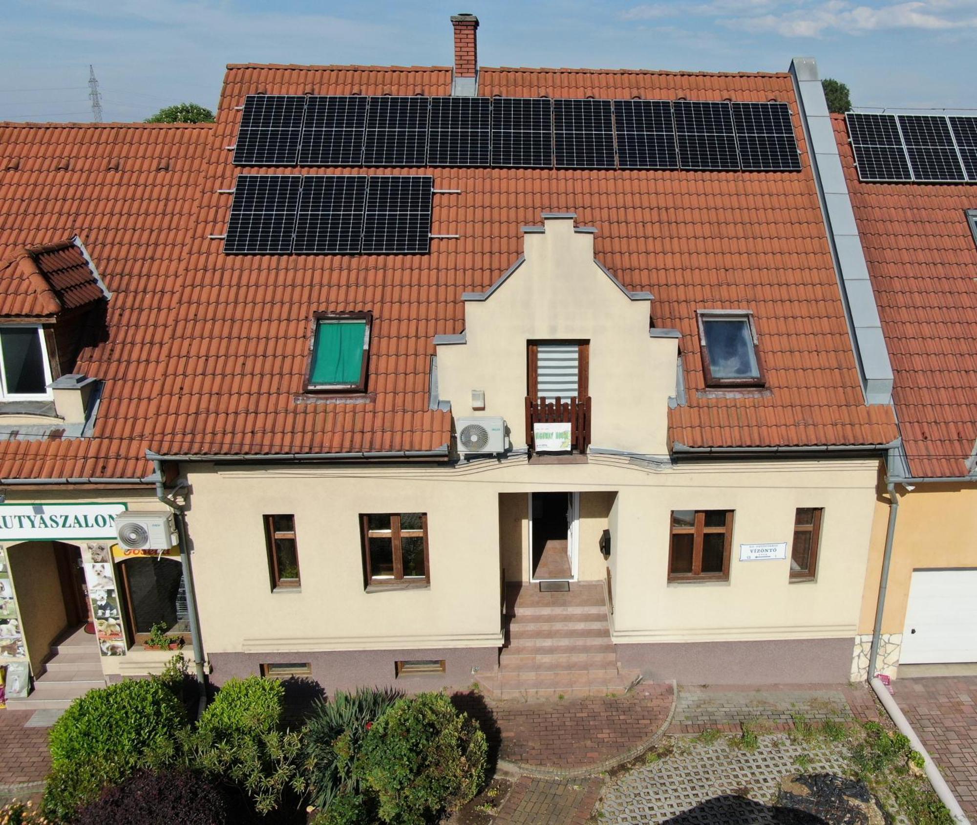 Highway House Hotel Kecskemét Eksteriør billede